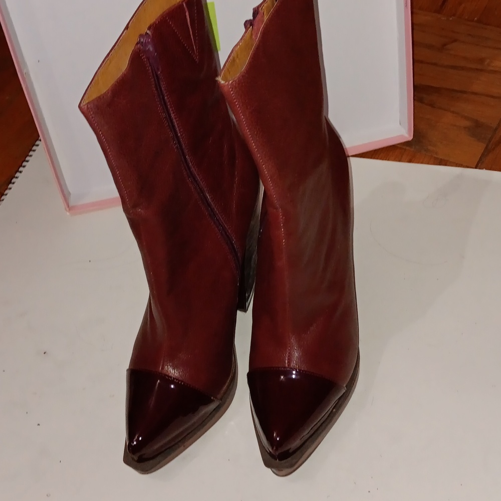 Jeffrey Campbell brown/ Burgundy boot